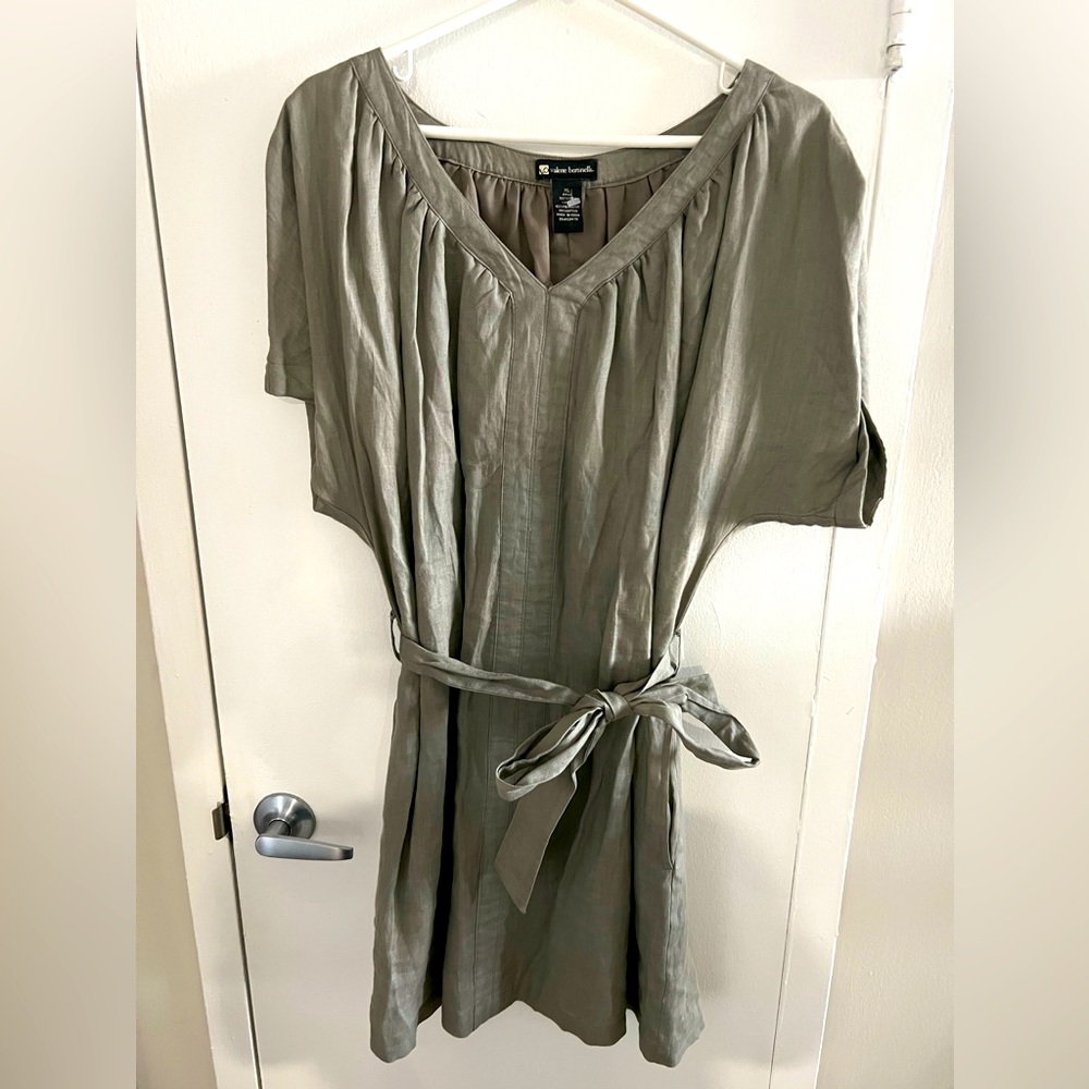Valerie Bertinelli 
Dress